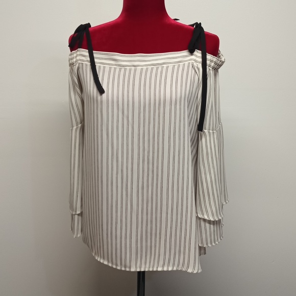 Ann Taylor Tops - Ann Taylor Loft off the shoulders loose fit strapped Top womens Sz Small EUC